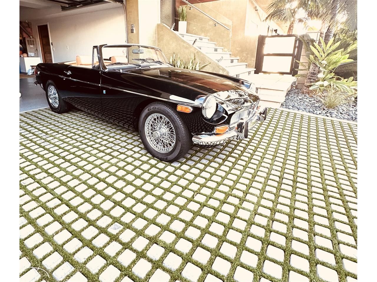 Mg-B-1971-Black-Tan