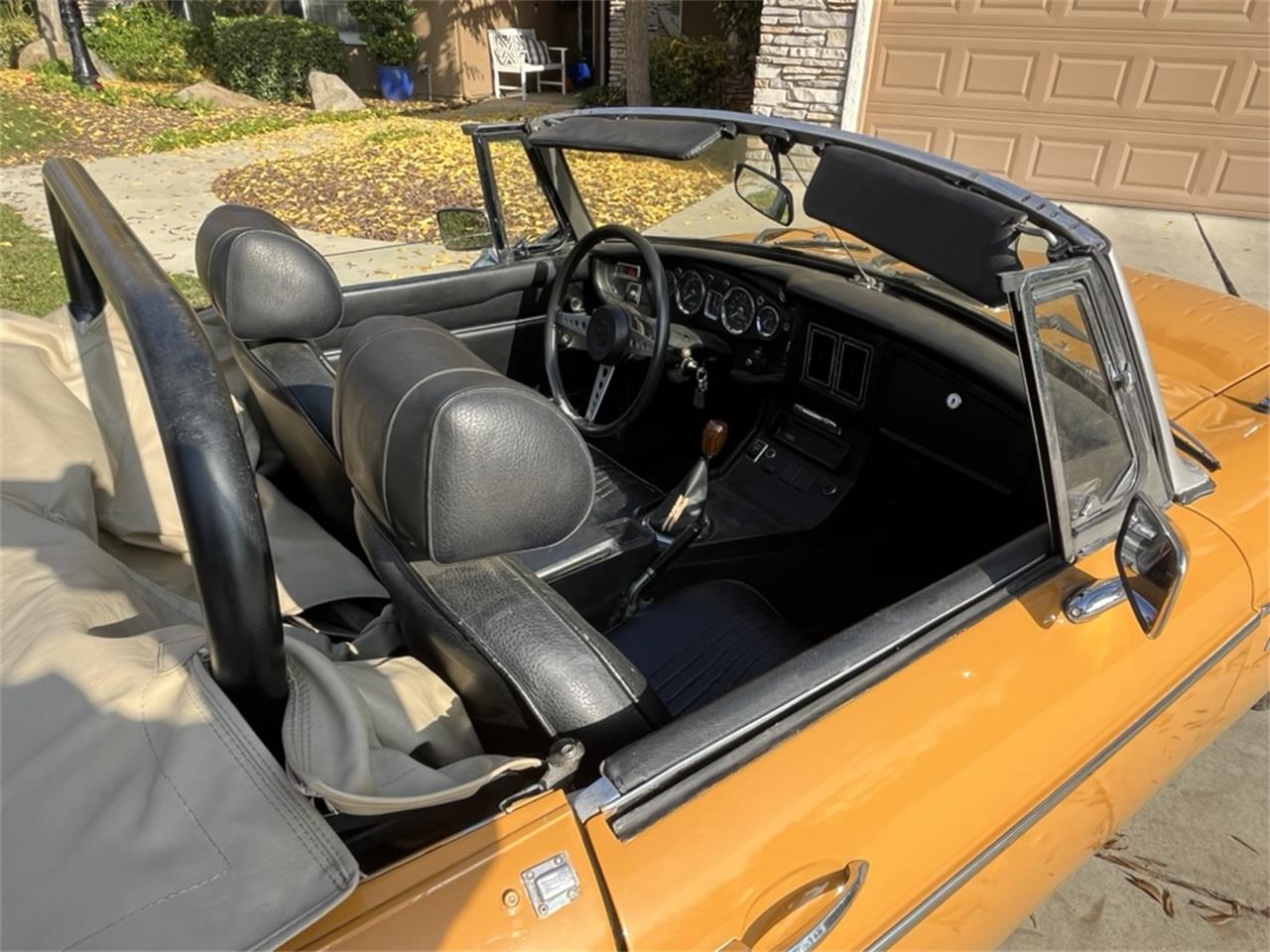 Mg-B-1972-Butterscotch-black-6