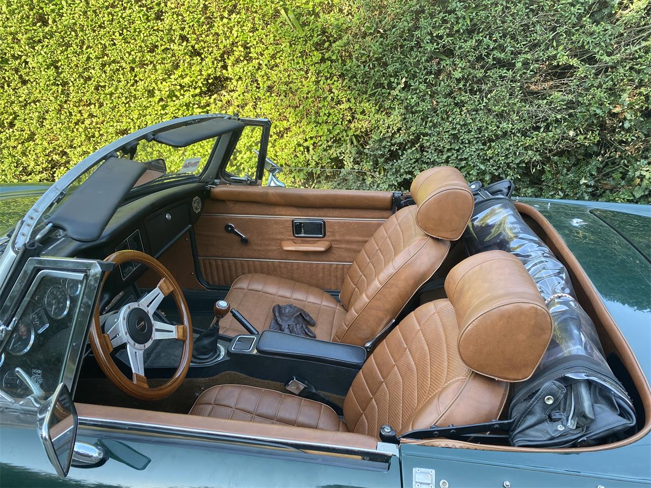 Mg-B-1975-British-Racing-Green-Black-Brown-Leather-3
