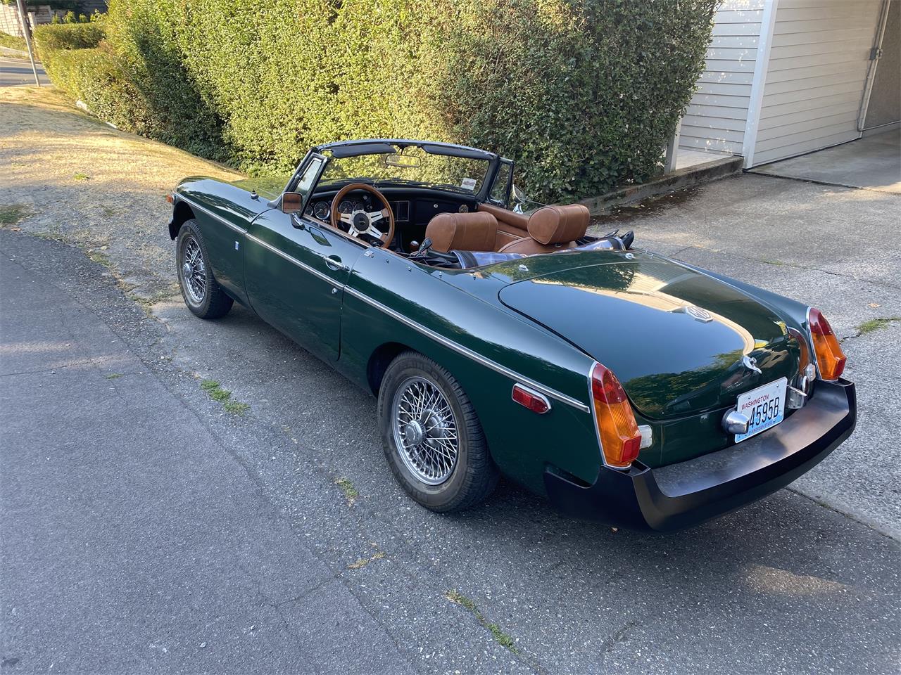 Mg-B-1975-British-Racing-Green-Black-Brown-Leather-4