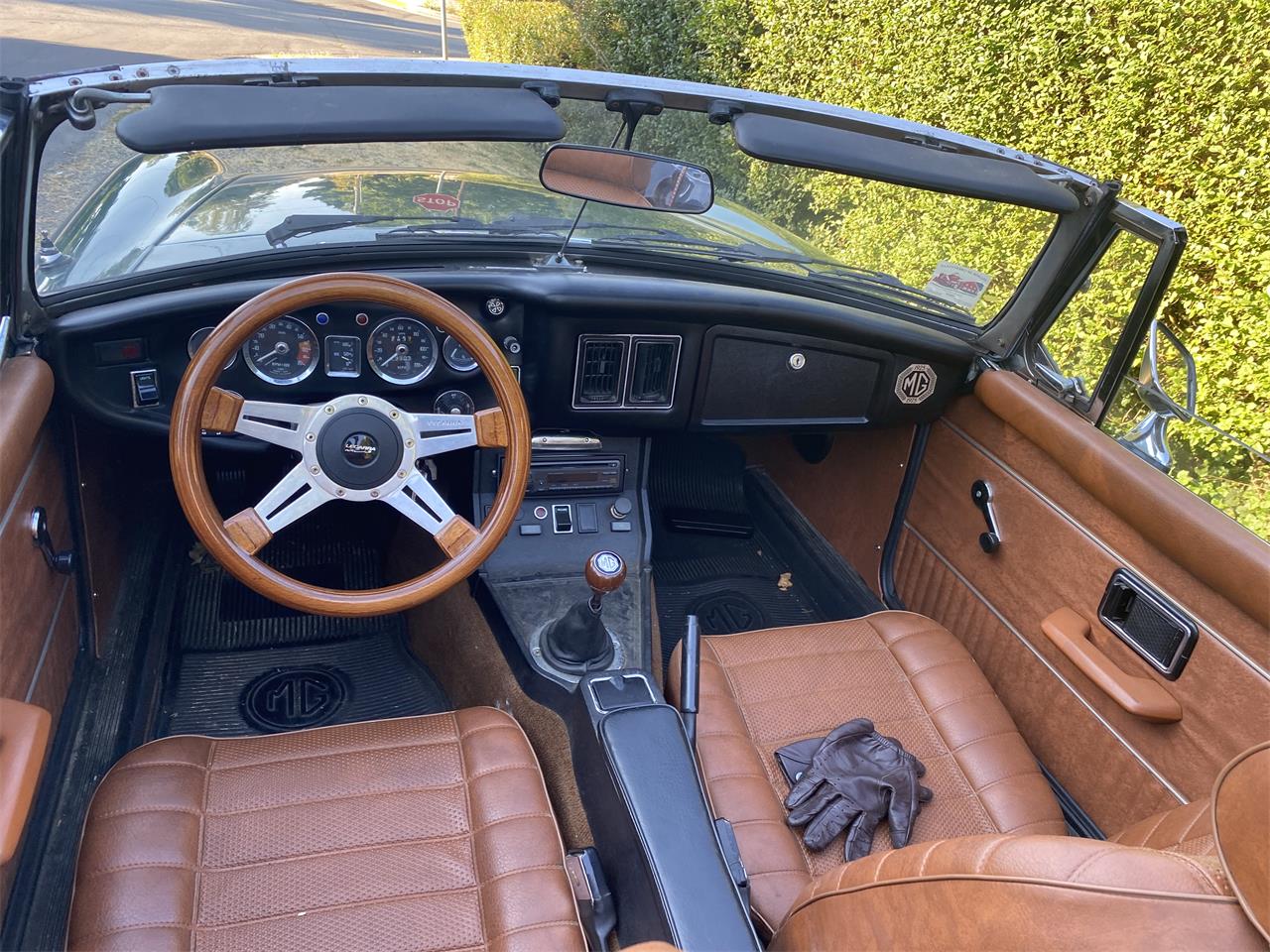 Mg-B-1975-British-Racing-Green-Black-Brown-Leather-5