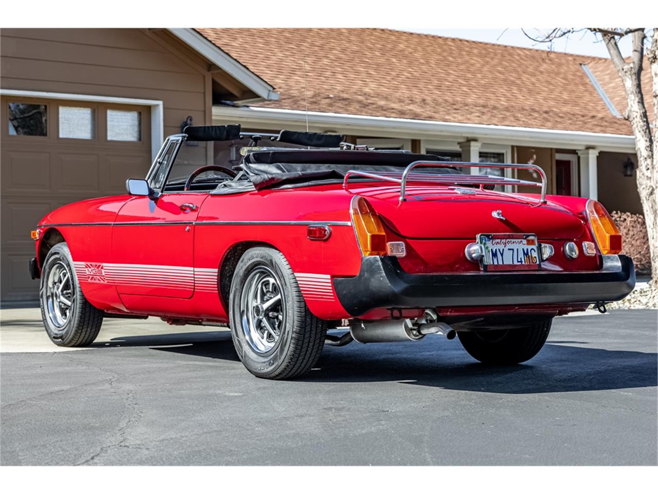 Mg-B-1975-Red-Black-12