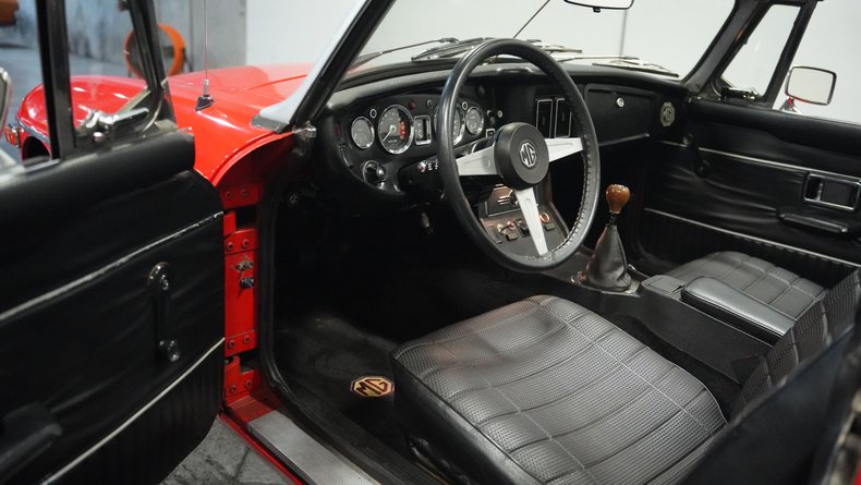 Mg-B-1975-Red-Black-3