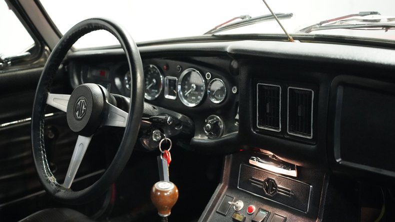 Mg-B-1975-Red-Black-40