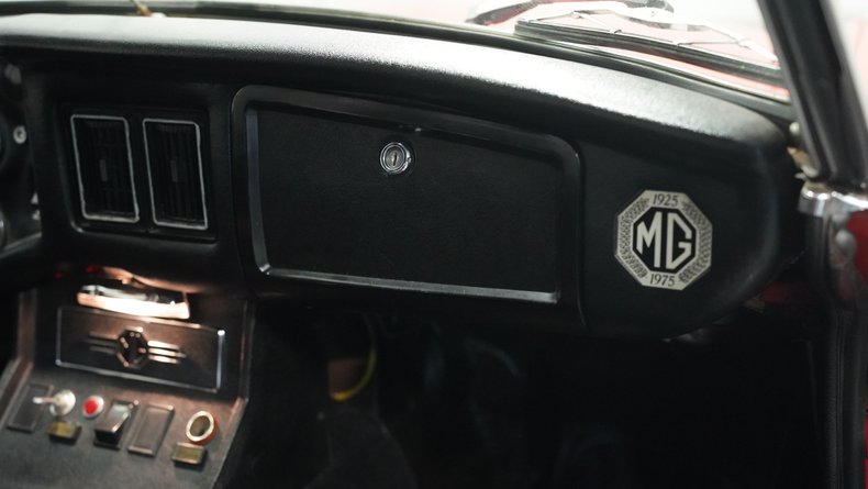 Mg-B-1975-Red-Black-41
