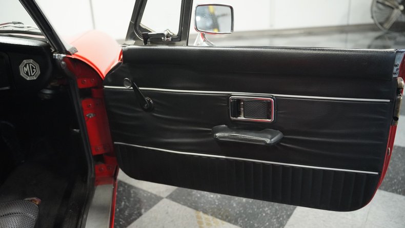 Mg-B-1975-Red-Black-42