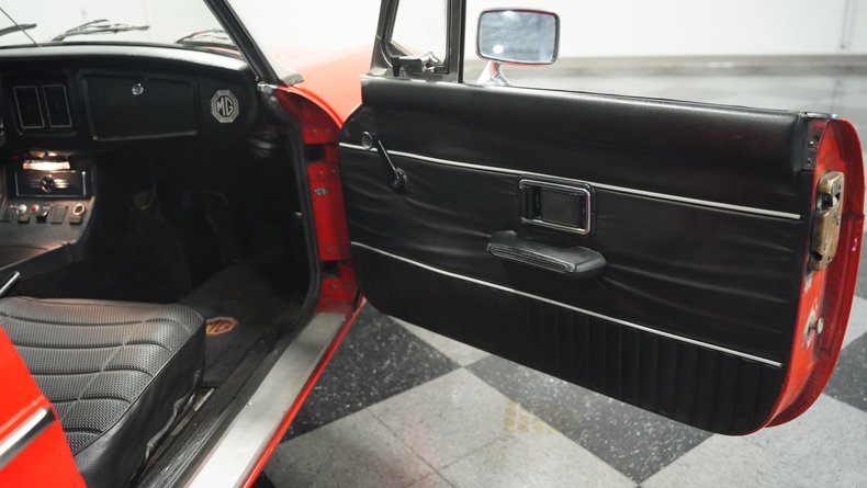 Mg-B-1975-Red-Black-43