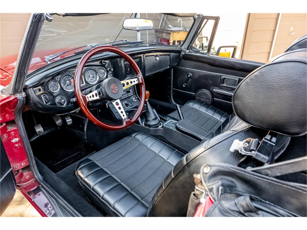 Mg-B-1975-Red-Black-47