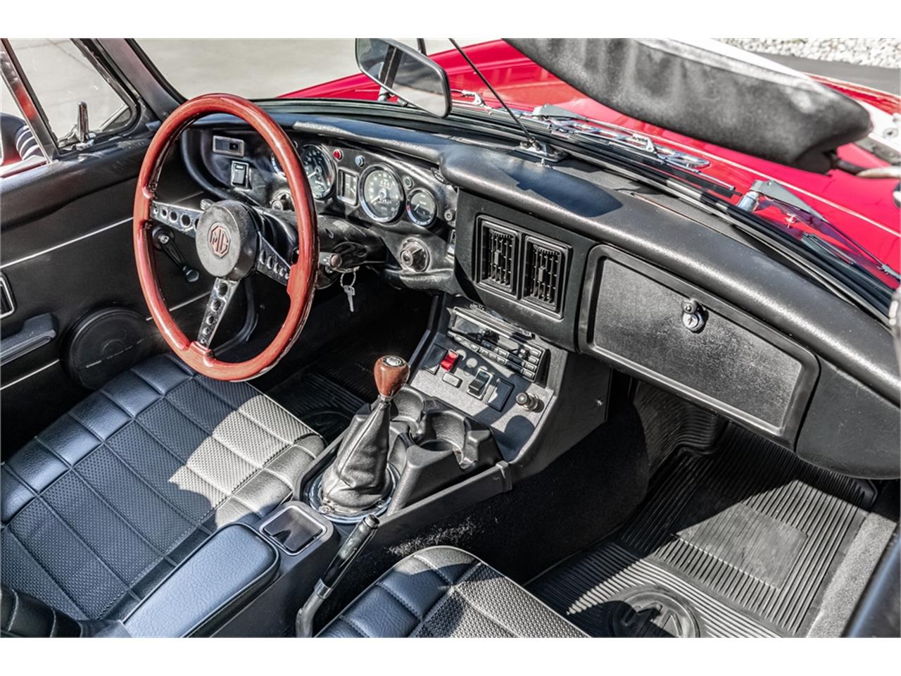 Mg-B-1975-Red-Black-48