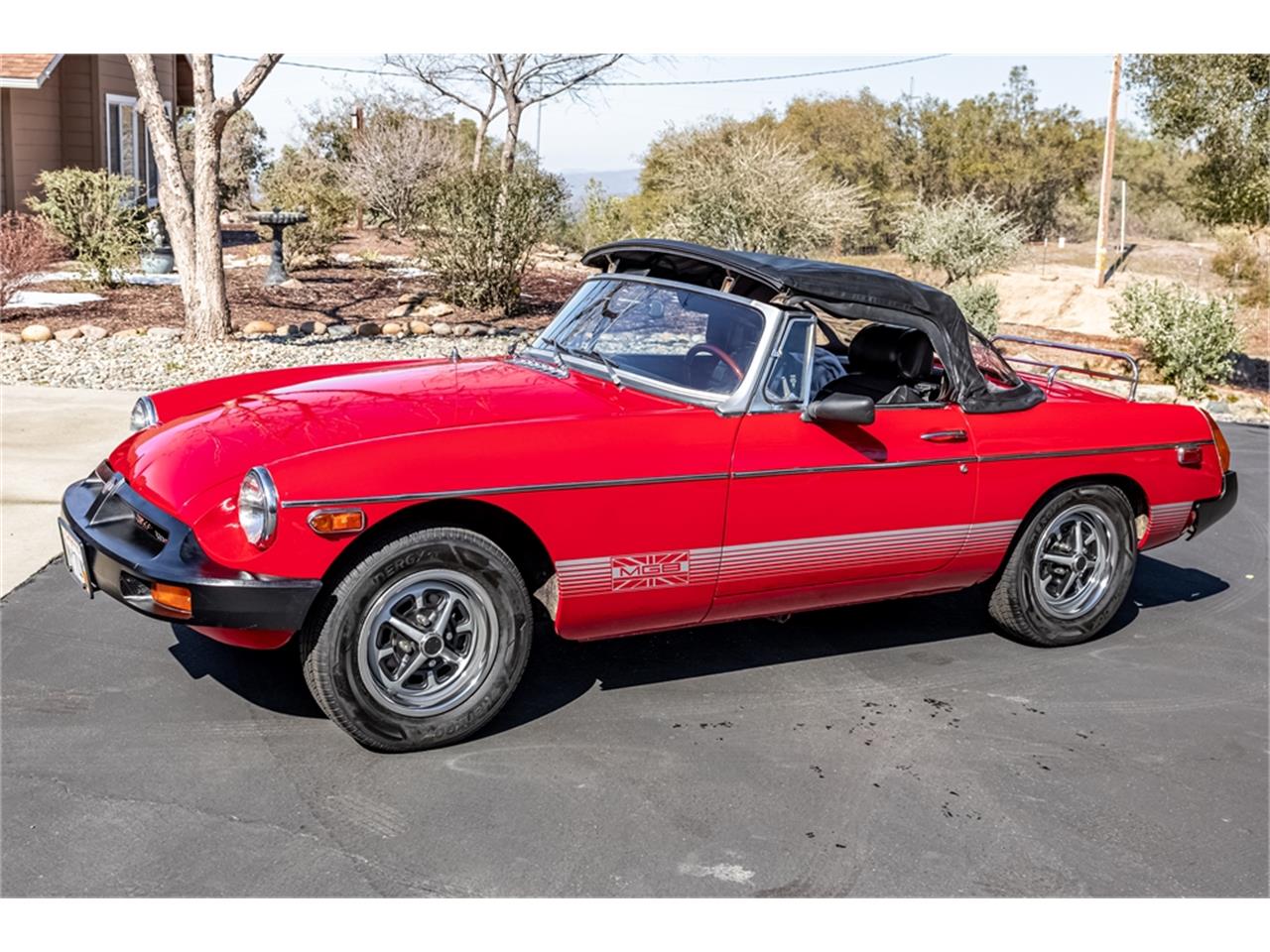 Mg-B-1975-Red-Black