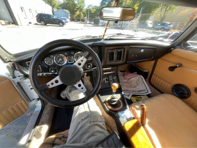 Mg-B-1975-White-Beige-1