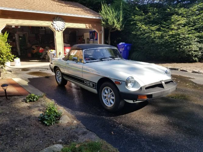 Mg-B-1976-White-10