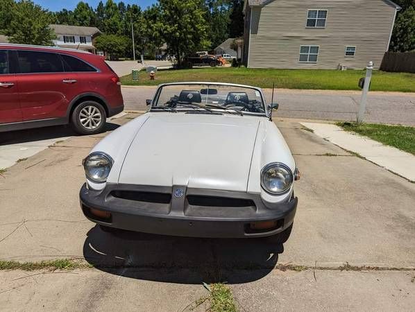 Mg-B-1978-White-Black-4