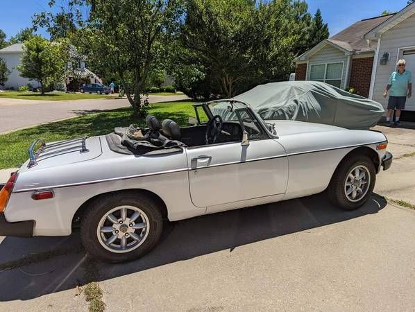 Mg-B-1978-White-Black