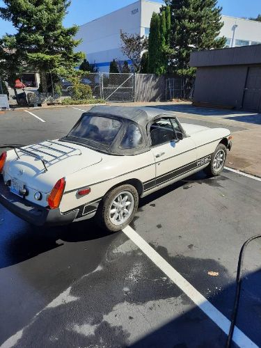 Mg-B-1978-WhiteBlack-Black-1