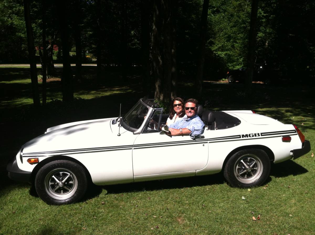 Mg-B-1978-white-1