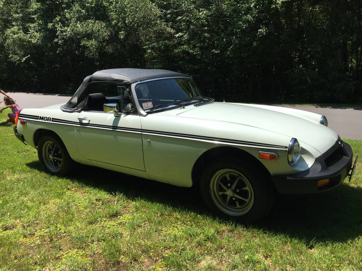 Mg-B-1978-white-3