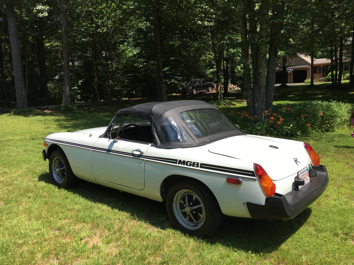 Mg-B-1978-white-4