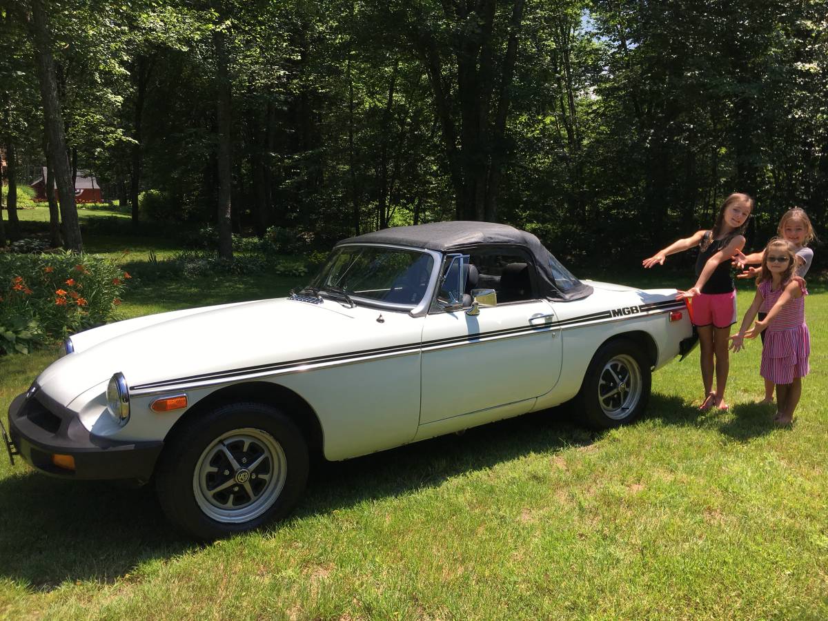 Mg-B-1978-white