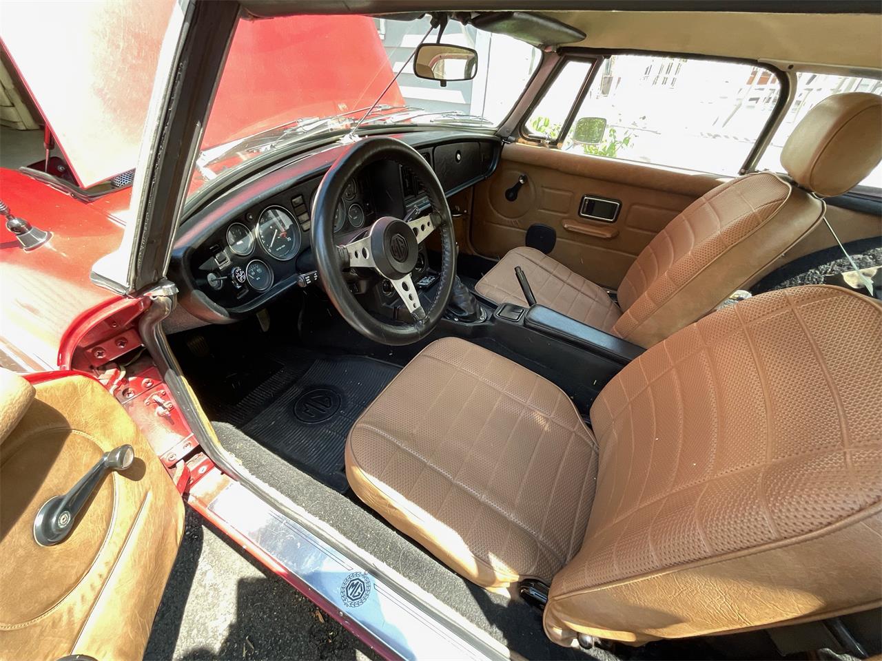 Mg-B-1979-Maroon-Saddle-10