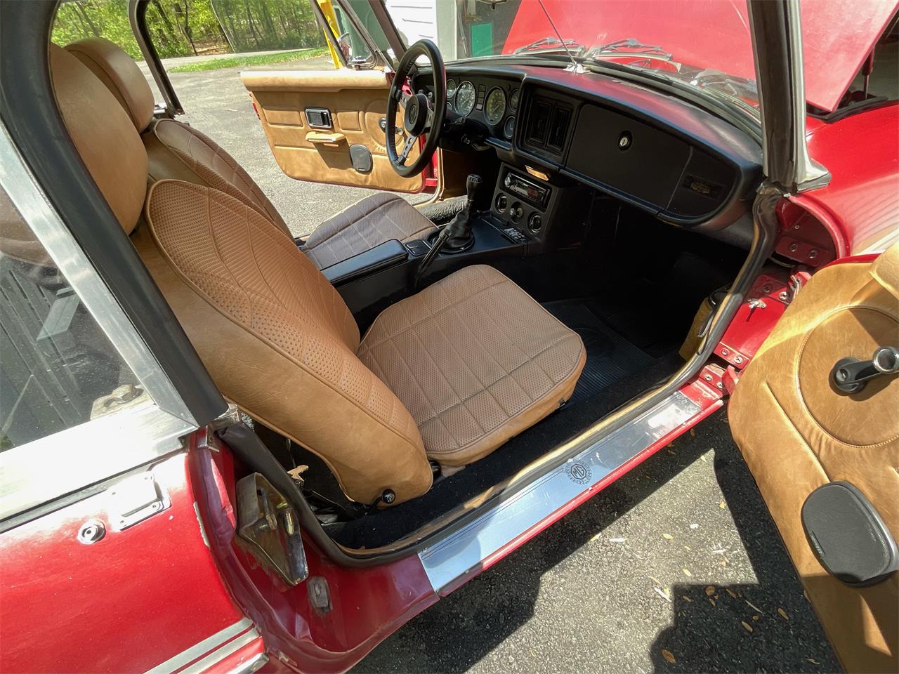 Mg-B-1979-Maroon-Saddle-4
