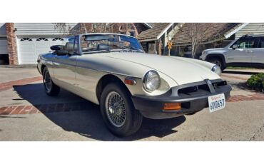Mg-B-1979-White-Black-3