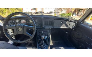 Mg-B-1979-White-Black-9