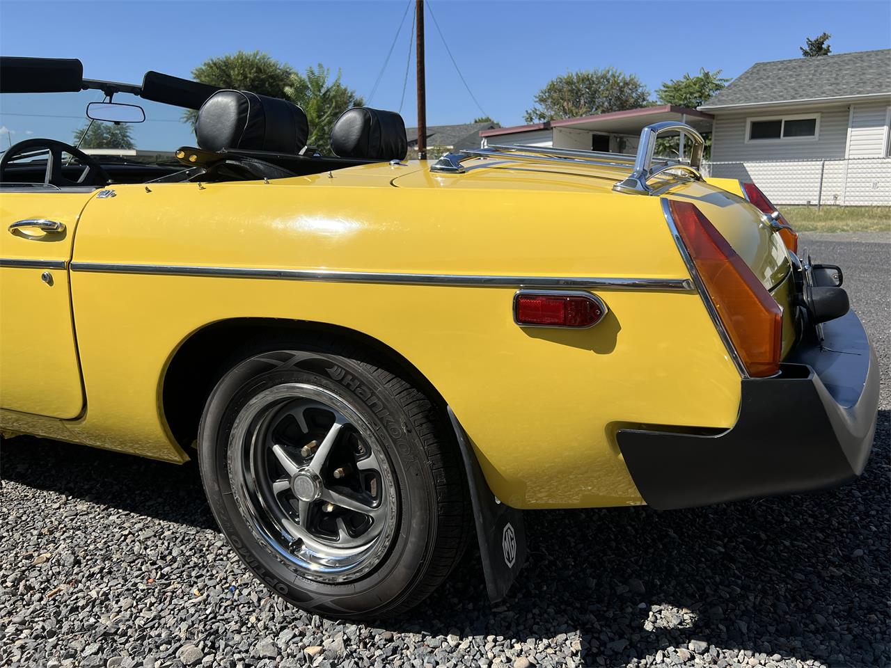 Mg-B-1979-Yellow-Black-1