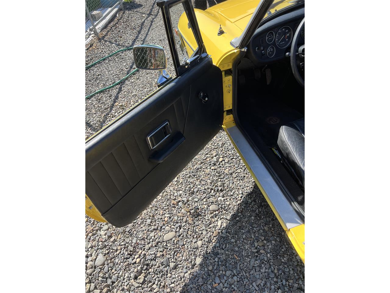 Mg-B-1979-Yellow-Black-6