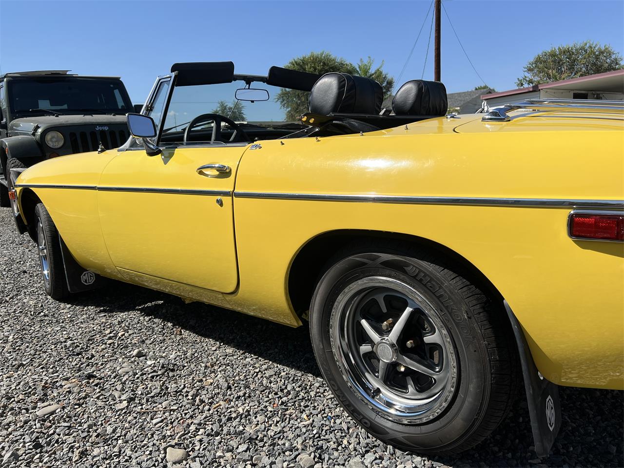Mg-B-1979-Yellow-Black