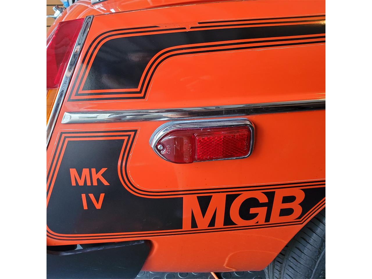 Mg-B-1980-Original-Vermilion-Black-23