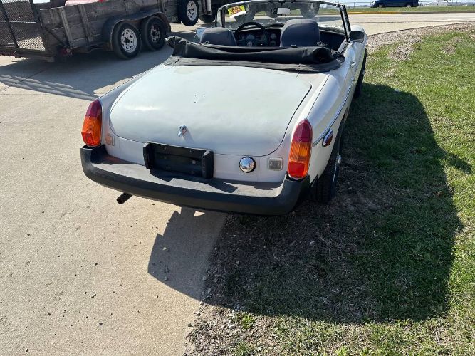 Mg-B-1980-White-2