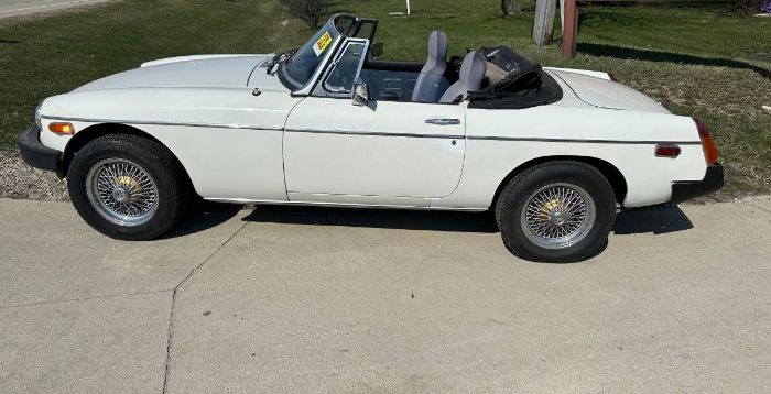 Mg-B-1980-White-3