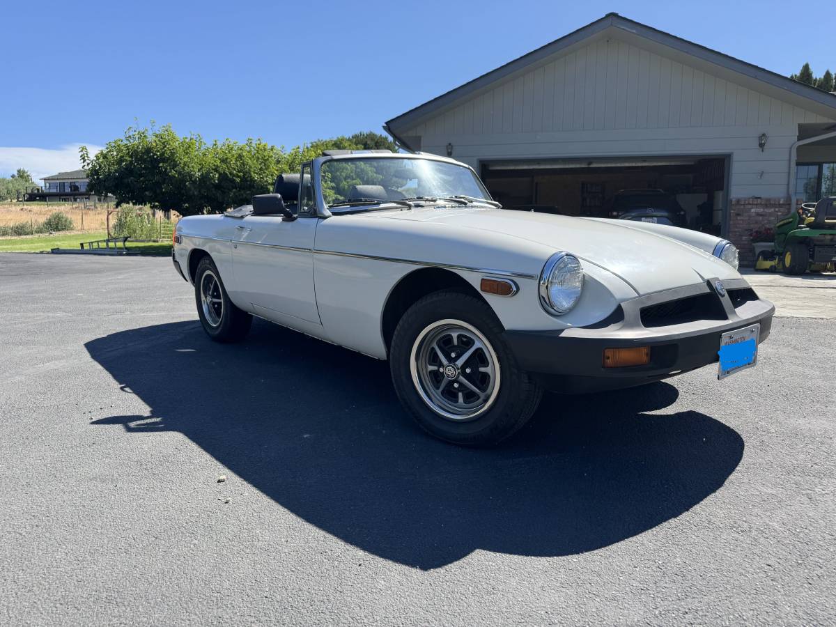 Mg-B-convertible-1980-white-3