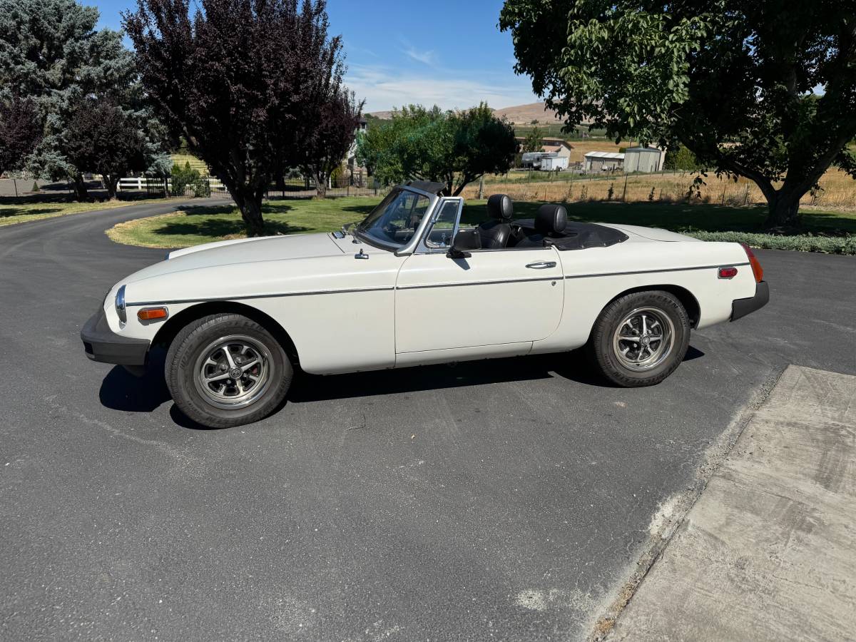 Mg-B-convertible-1980-white-4
