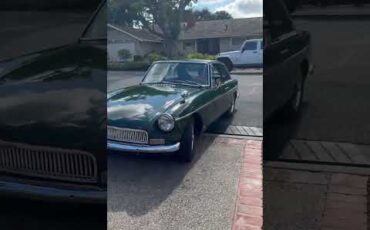 Mg-B-gt-1971-British-Racing-Green-Black-1