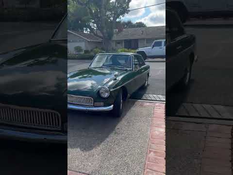 Mg-B-gt-1971-British-Racing-Green-Black-1