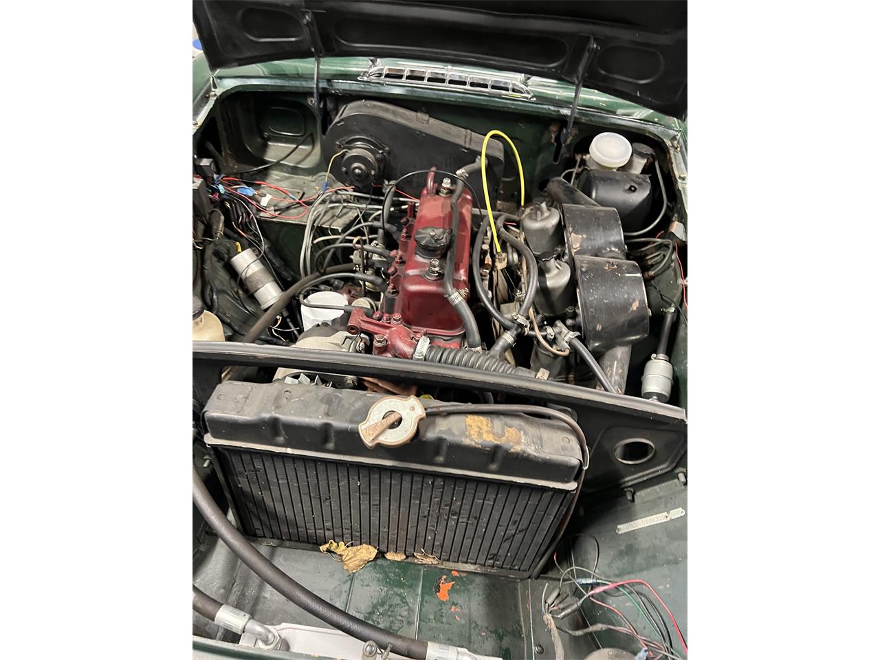 Mg-B-gt-1971-British-Racing-Green-Black-5