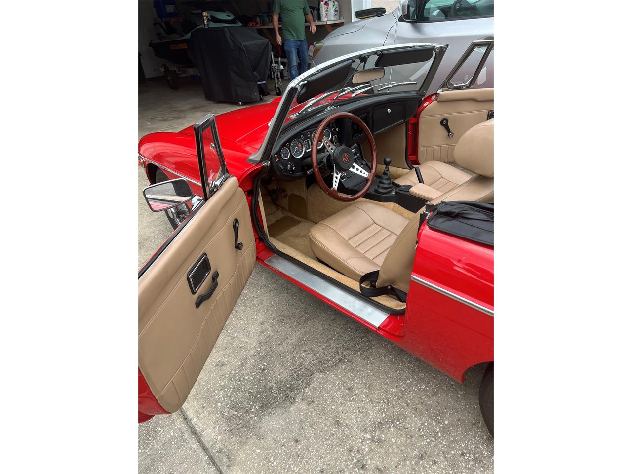 Mg-B-gt-1972-Red-Tan-5