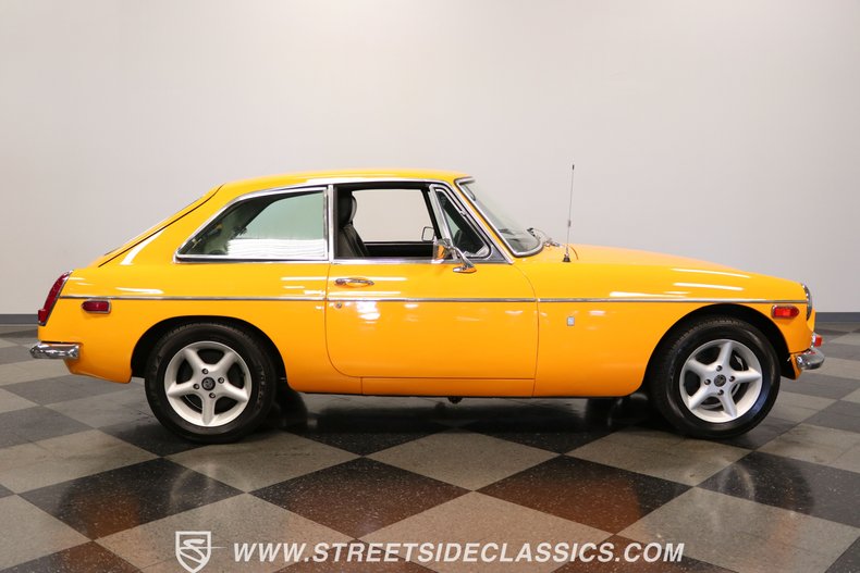 Mg-B-gt-1973-Yellow-Black-20