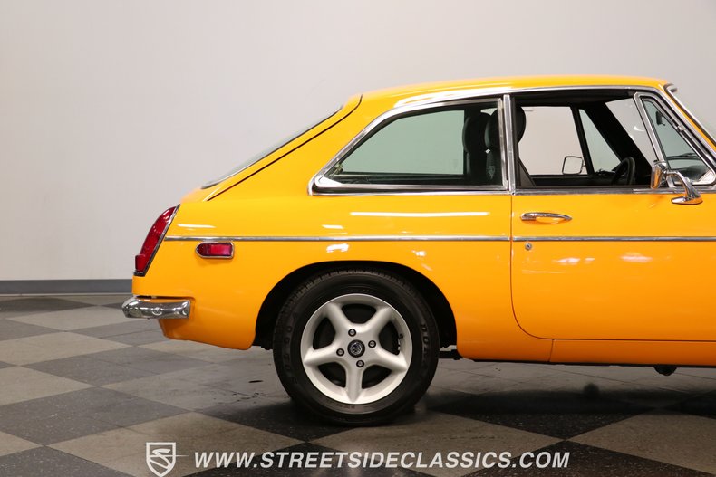 Mg-B-gt-1973-Yellow-Black-34