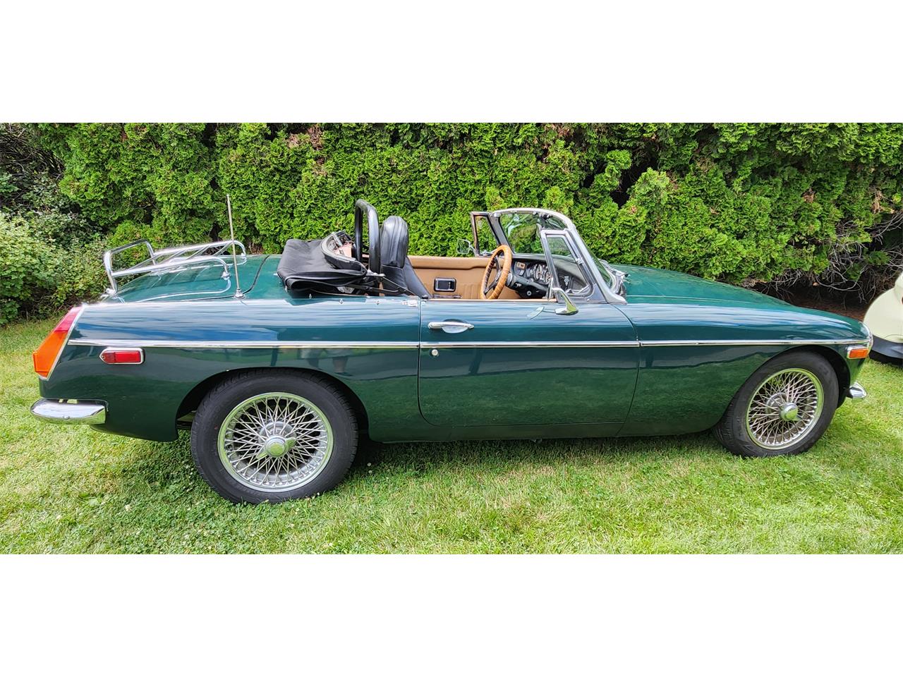 Mg-Mgb-1973-British-Racing-Green-Tan-3