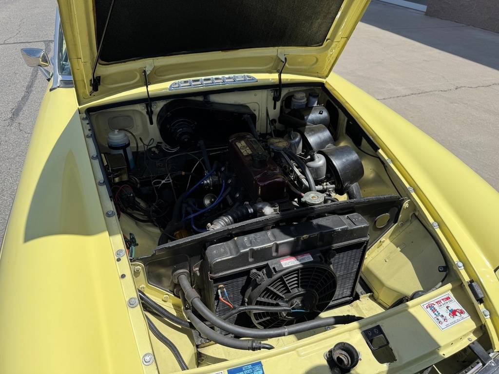 Mg-Mgb-roadster-1967-yellow-1