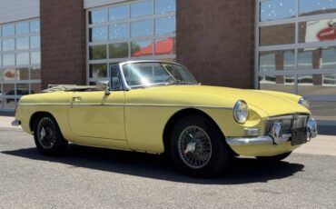 Mg-Mgb-roadster-1967-yellow-10