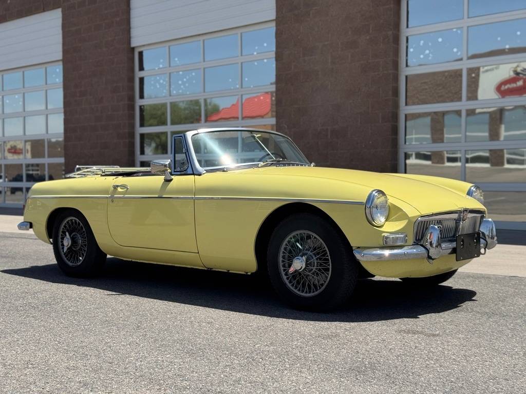 Mg-Mgb-roadster-1967-yellow-10