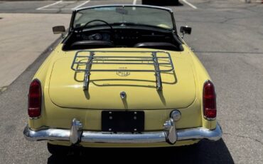 Mg-Mgb-roadster-1967-yellow-13