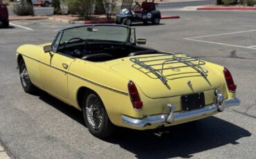 Mg-Mgb-roadster-1967-yellow-14