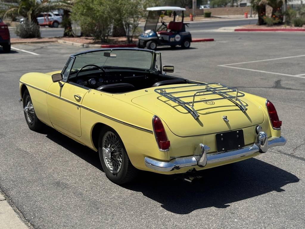 Mg-Mgb-roadster-1967-yellow-14