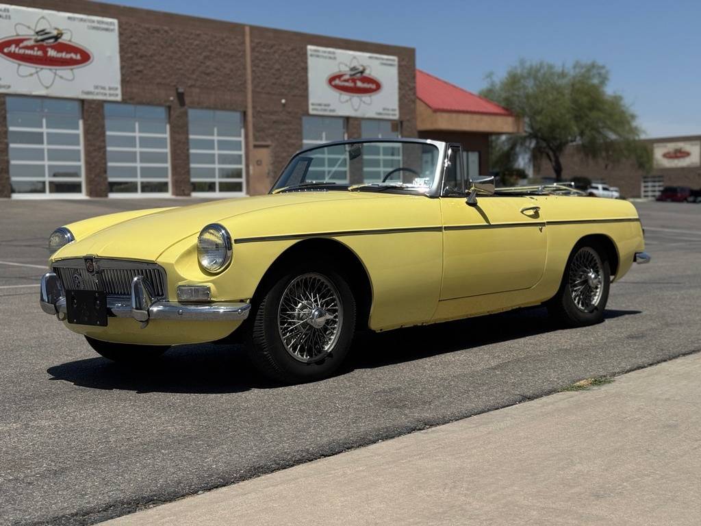 Mg-Mgb-roadster-1967-yellow-15