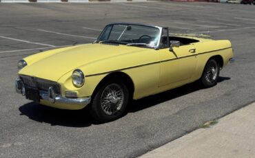 Mg-Mgb-roadster-1967-yellow-16